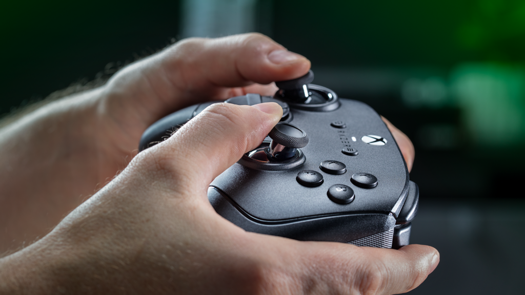 Razer Wolverine V4 Pro interchangeable thumbstick caps